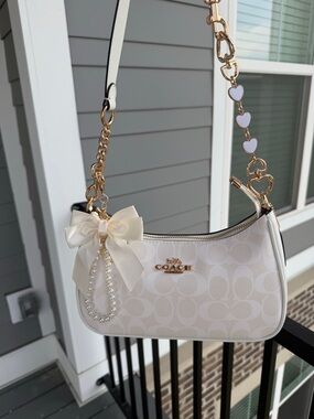 Coach Teri Shoulder Bag In White